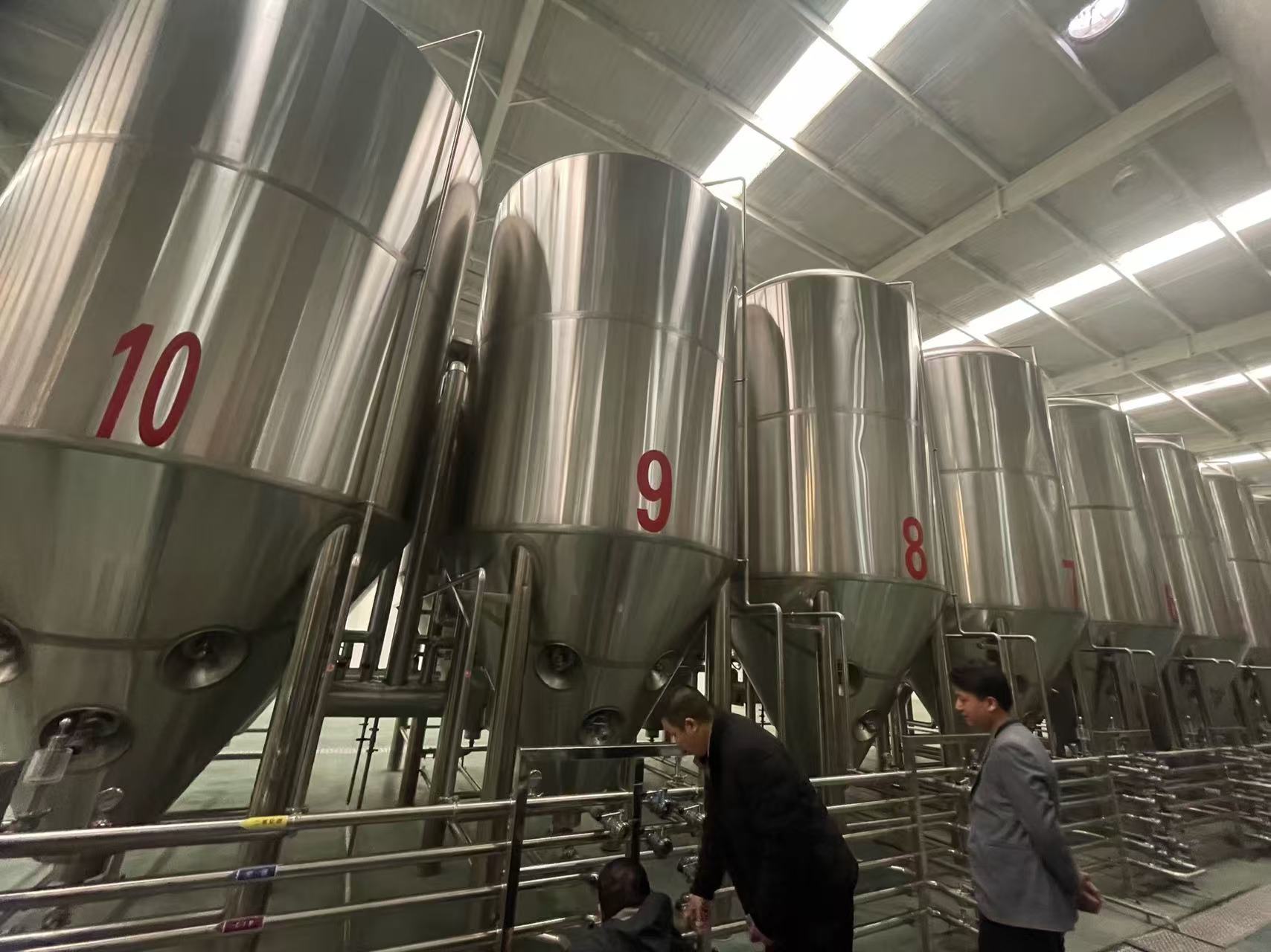 林周精酿啤酒设备厂—平面布置、设备设计、制造、调试、培训等一条龙服务